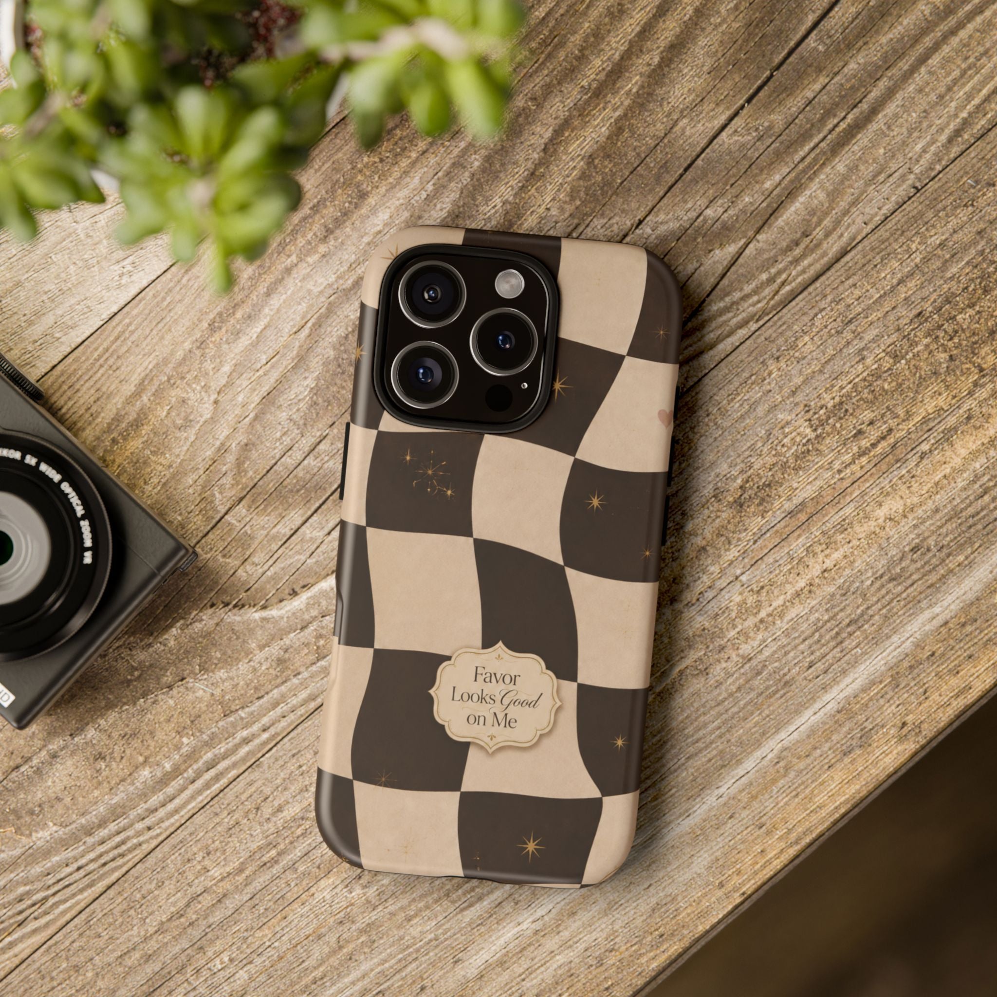 Favor Looks Good on Me Vintage Checkerboard Phone Case