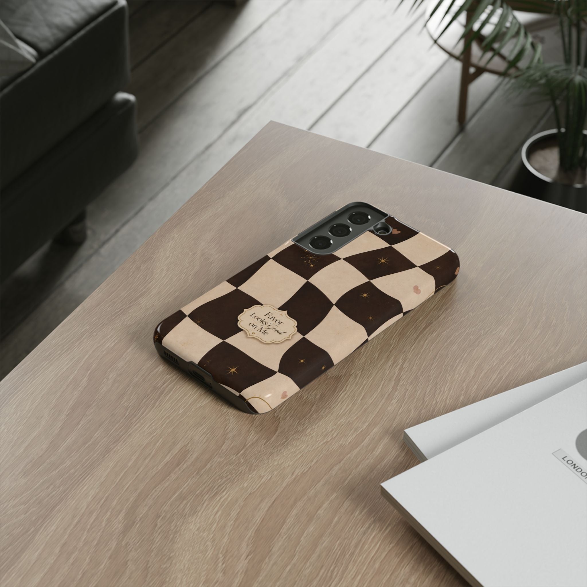 Favor Looks Good on Me Vintage Checkerboard Phone Case