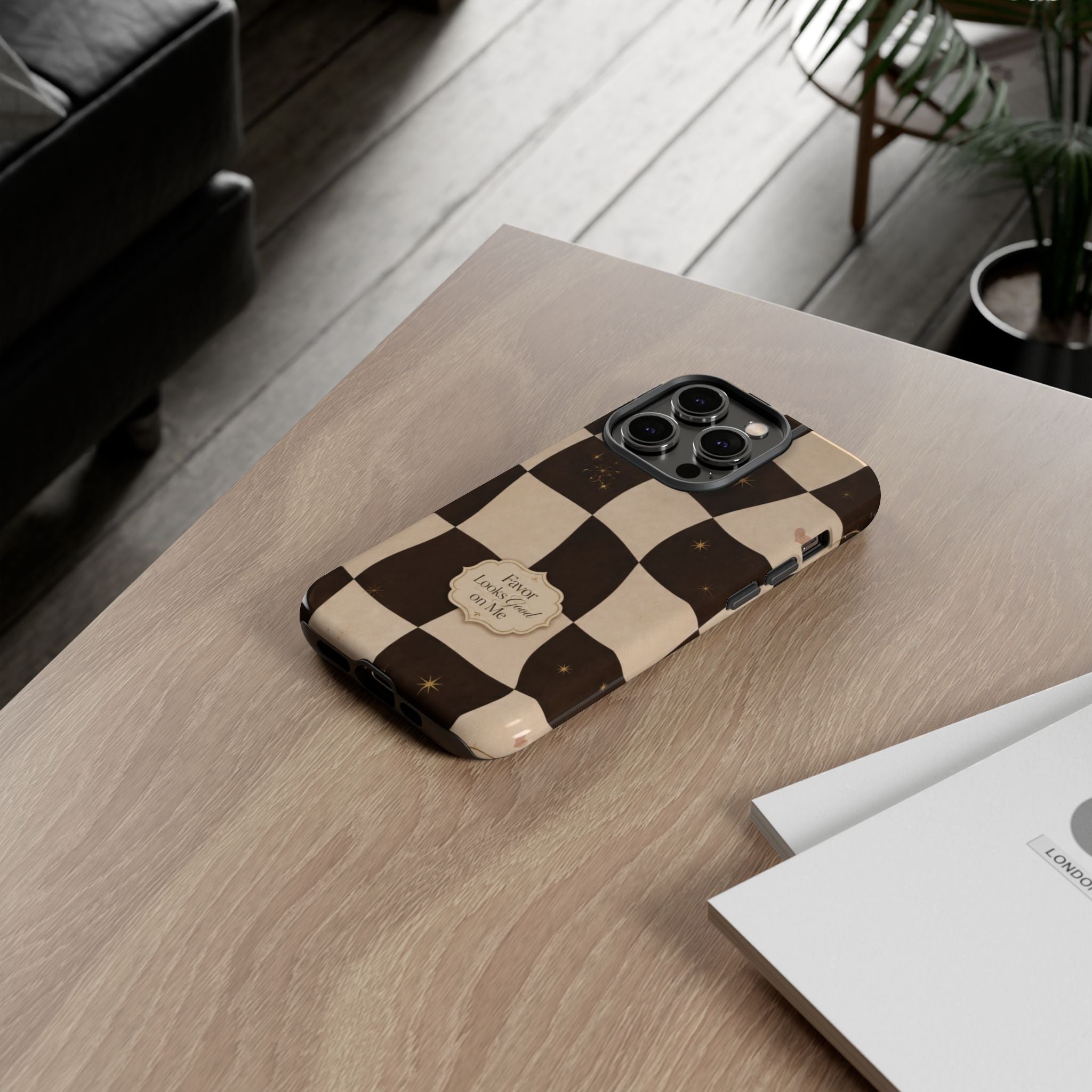 Favor Looks Good on Me Vintage Checkerboard Phone Case