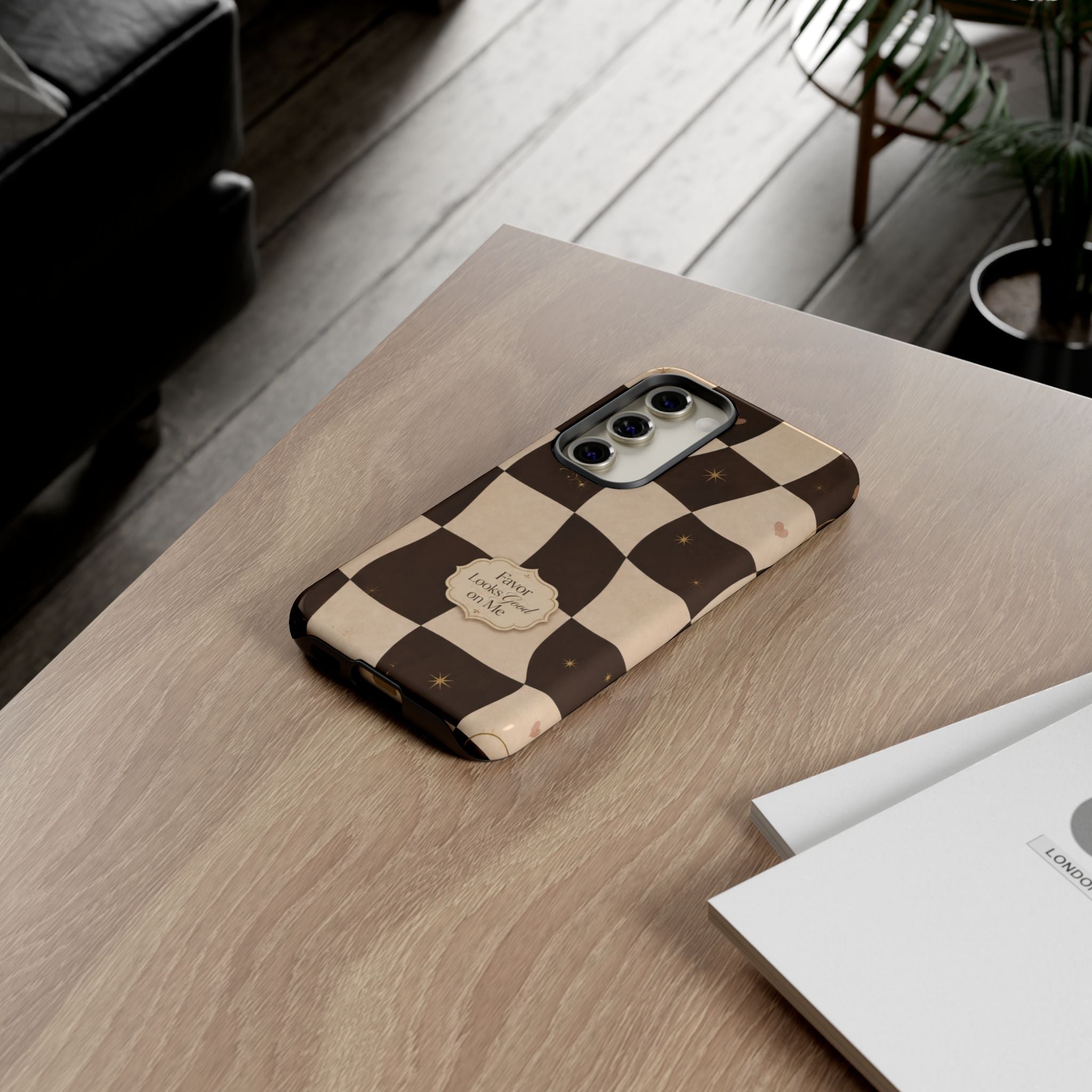 Favor Looks Good on Me Vintage Checkerboard Phone Case