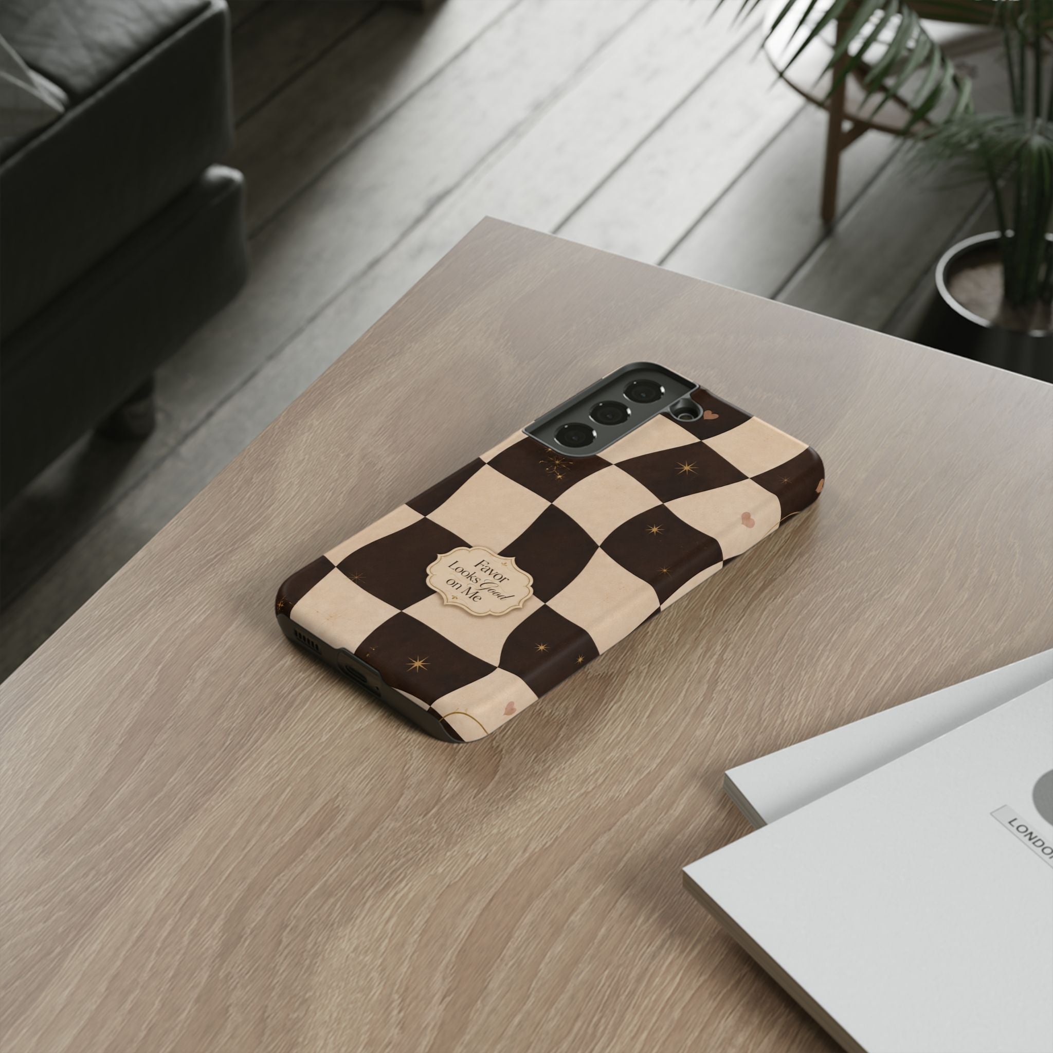 Favor Looks Good on Me Vintage Checkerboard Phone Case