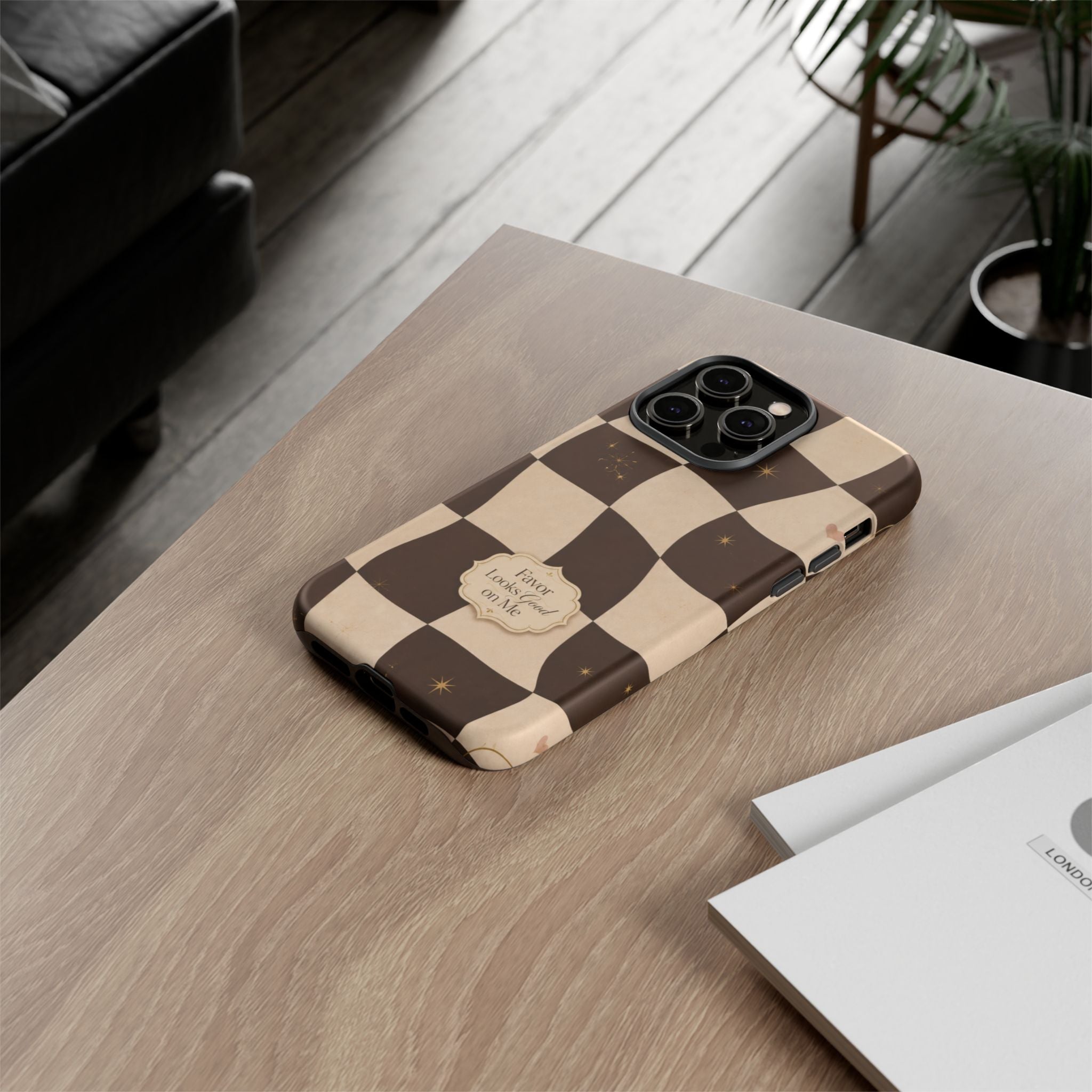 Favor Looks Good on Me Vintage Checkerboard Phone Case